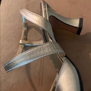 VTG ANNE KLEIN Gold Leather Slingback Kitten Heel